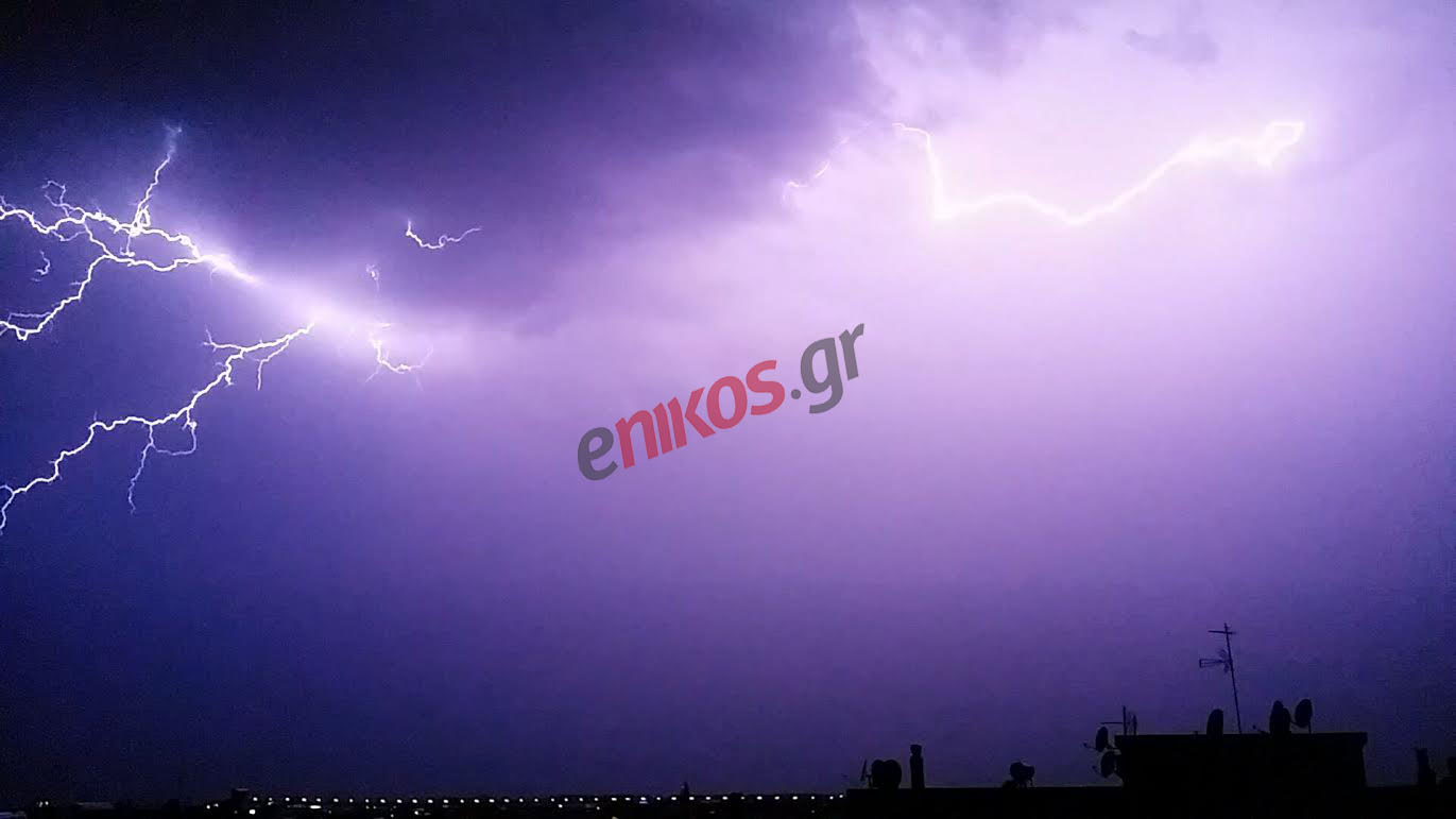 ΦΩΤΟ-Αστραπές στη Θεσσαλονίκη