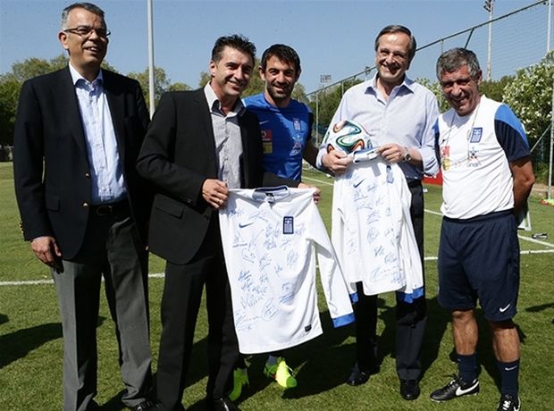 Ο Πρωθυπουργός επικοινώνησε με τους παίκτες της Εθνικής