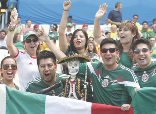 ΦΩΤΟ-Οι πρωτότυπες εμφανίσεις των Μεξικανών φιλάθλων