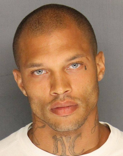 ΦΩΤΟ-Ο κακοποιός που αγάπησαν τα κορίτσια