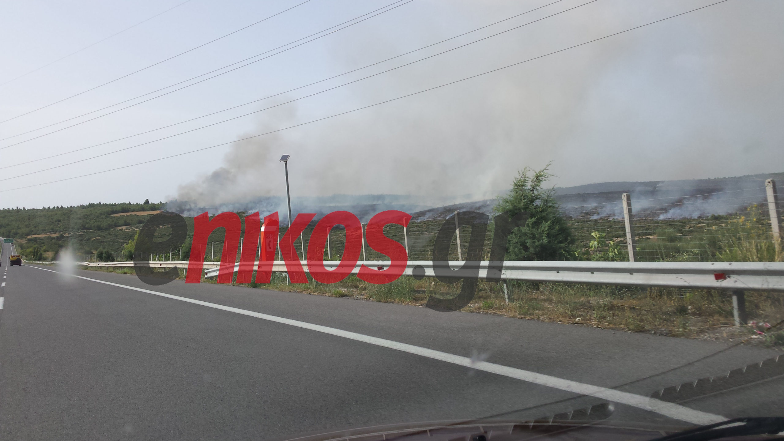 Σε εξέλιξη η πυρκαγιά στη Μαλεσίνα