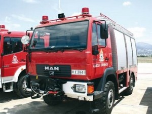 Απεγκλώβισαν γυναίκα από φλεγόμενο διαμέρισμα