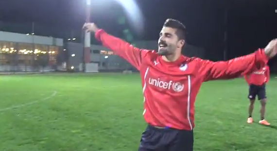 ΒΙΝΤΕΟ-Ξεκαρδιστικά «ερυθρόλευκα» backstage!