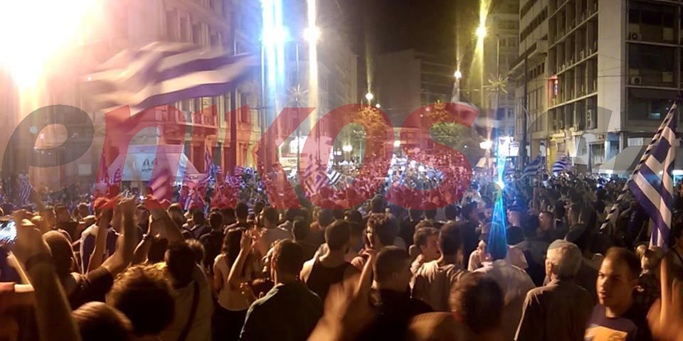 ΦΩΤΟ-Ξέφρενοι πανηγυρισμοί στην Ομόνοια