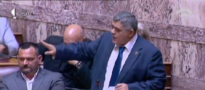 Die Welt: Με χειροπέδες στο ελληνικό κοινοβούλιο