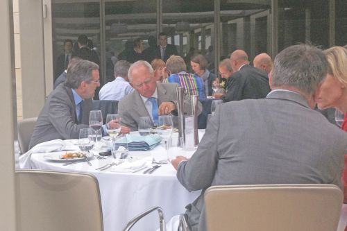 ΦΩΤΟ-Με τον Σόιμπλε γευμάτισε ο Σαμαράς