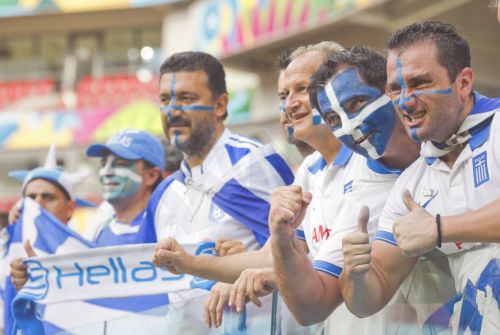 ΦΩΤΟ-“Άρωμα” Ελλάδας στις κερκίδες του Αρένα Περναμπούκο