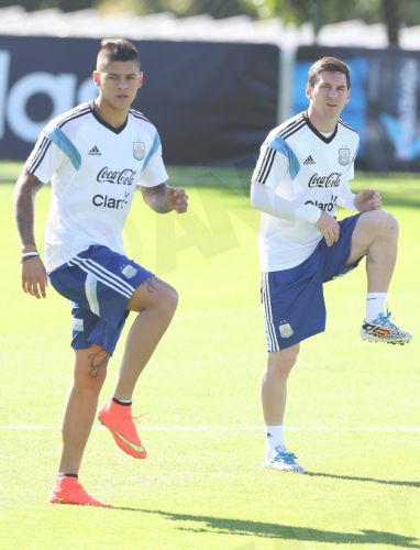 ΦΩΤΟ-Τα χαμόγελα του Μέσι στην προπόνηση