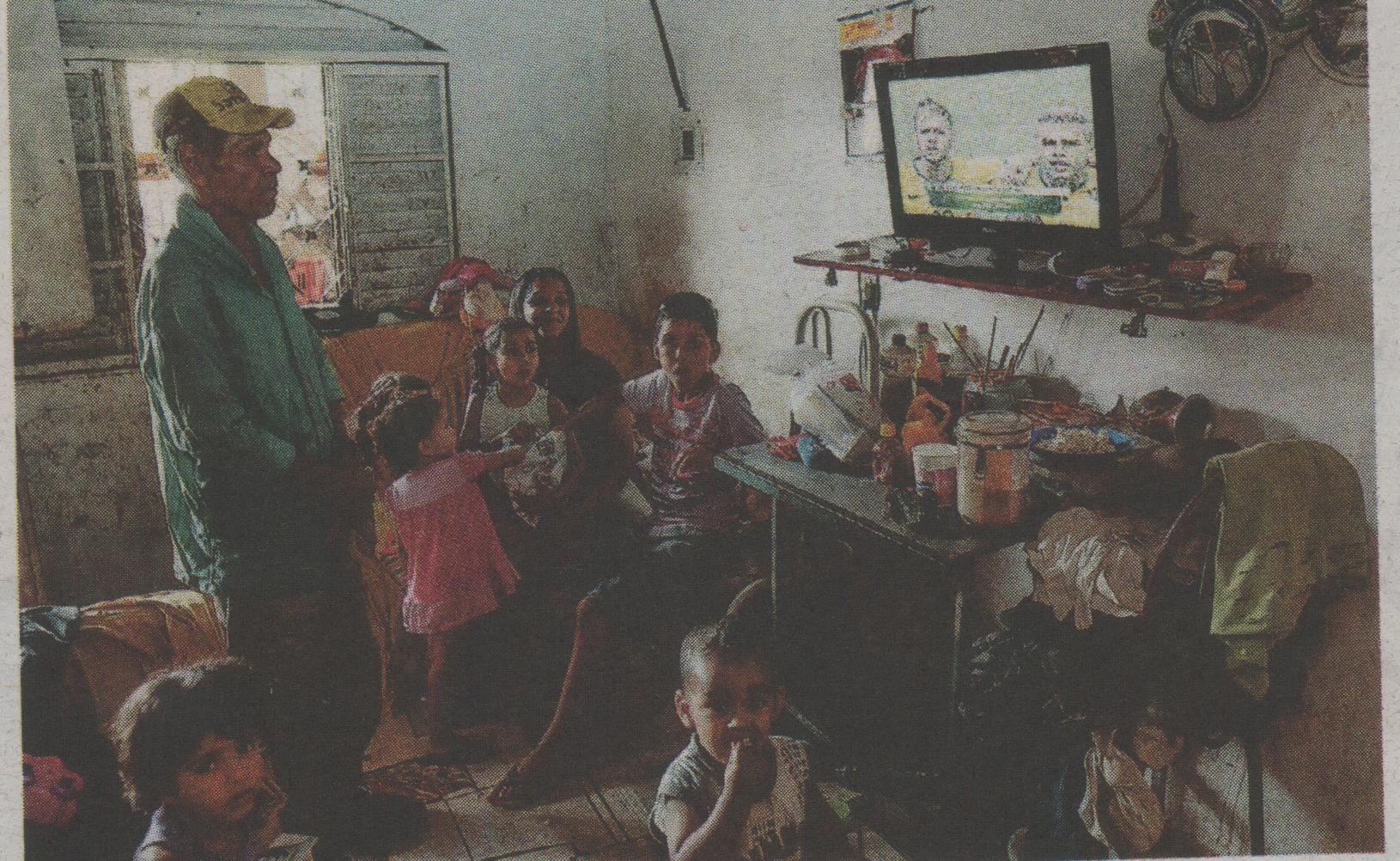 ΦΩΤΟ-Η φτώχεια θέλει… Μουντιάλ