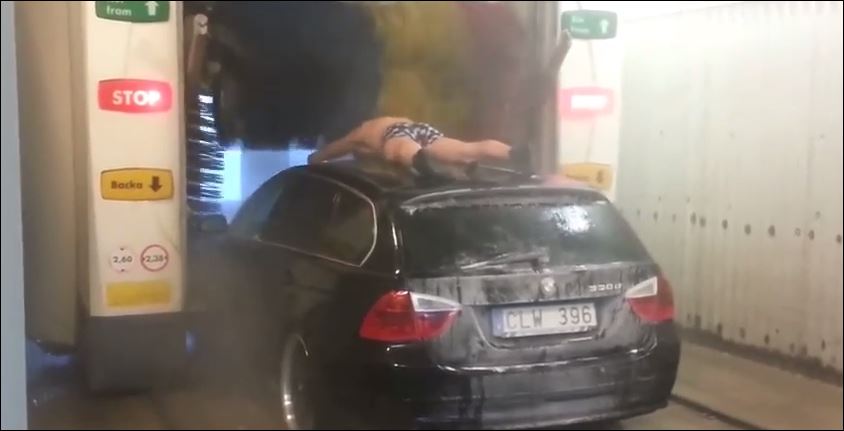 ΒΙΝΤΕΟ-“Πλύθηκε” μαζί με το αυτοκίνητο του