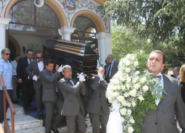 ΦΩΤΟ-Το τελευταίο αντίο στον Κώστα Μουρούζη