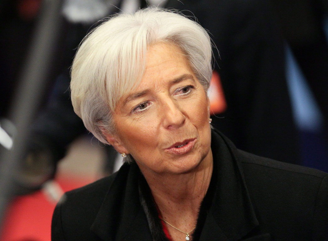 Λαγκάρντ: Πρέπει να πέσω στα γόνατα;