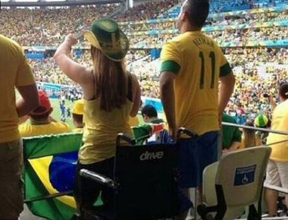 Μουντιάλ-Έκαναν τους ανάπηρους για να μπουν στο γήπεδο και αποκαλύφθηκαν στο… γκολ