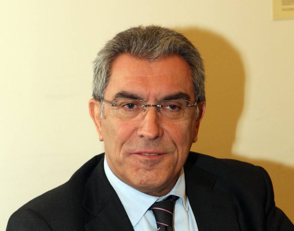 Καπερνάρος: Να προτείνουμε την αναθεώρηση του συντάγματος