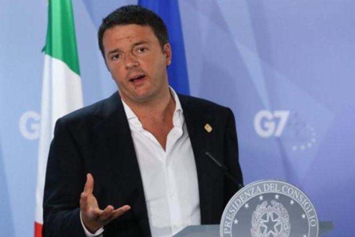 Ο Αρμάνι στον Ρέντσι: Βγάλε επιτέλους το λευκό πουκάμισο