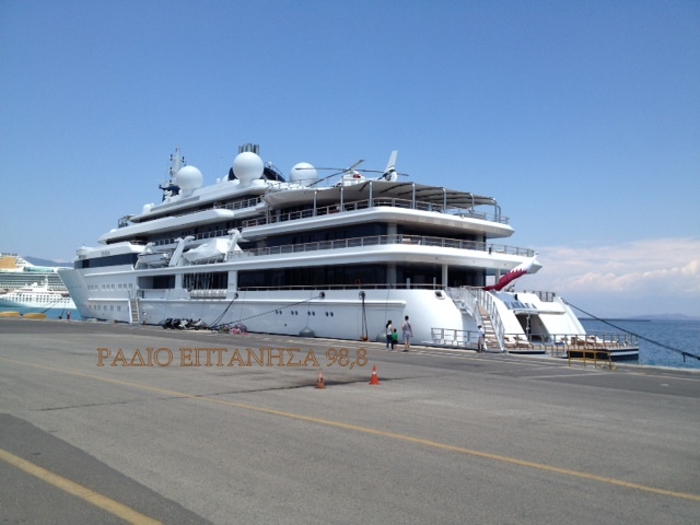 ΦΩΤΟ-Εντυπωσιάζει η θαλαμηγός του Εμίρη του Κατάρ στην Κέρκυρα