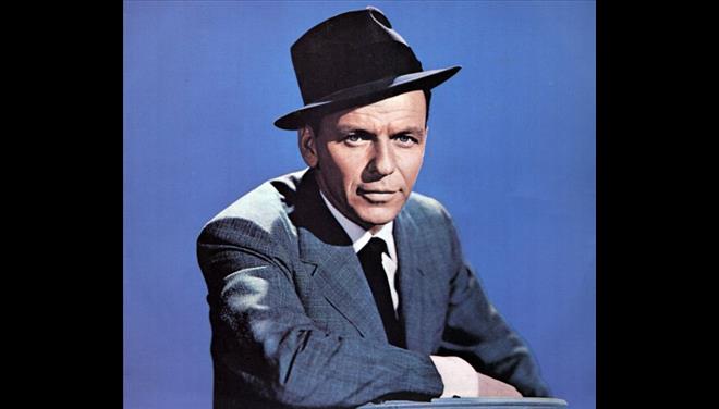 Στο “σφυρί” η άδεια οδήγησης του Σινάτρα