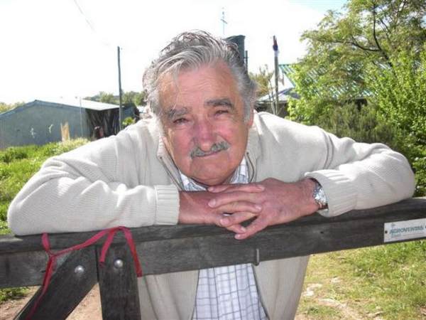 ΦΩΤΟ-Ο πρόεδρος της Ουρουγουάης στην ουρά για τον γιατρό