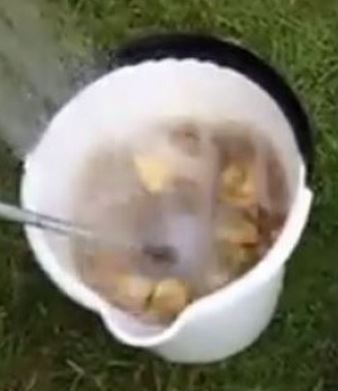 ΒΙΝΤΕO-O πιο γρήγορος τρόπος να ξεφλουδίσετε πατάτες