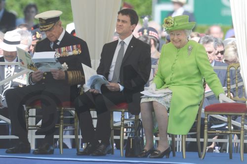 ΦΩΤΟ-Στα πράσινα η βασίλισσα Ελισάβετ στη Νορμανδία