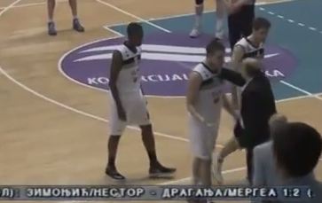 ΒΙΝΤΕΟ-Ευέξαπτος… προπονητής