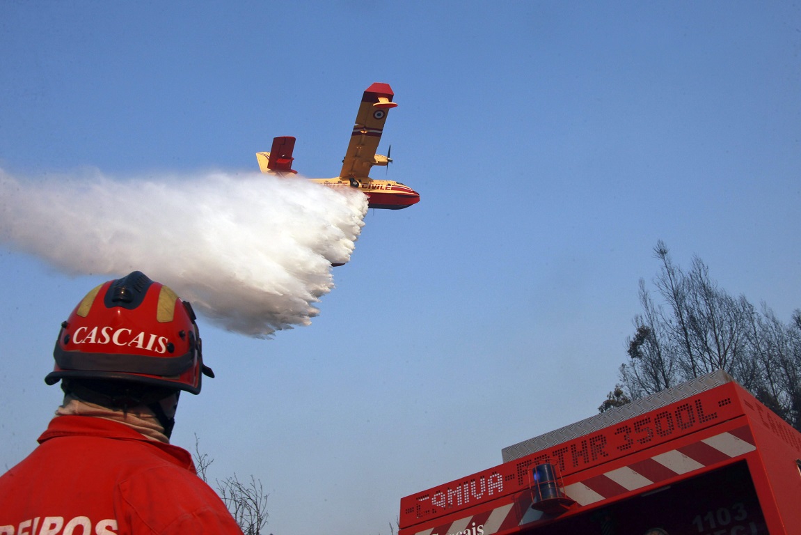 “Φουντώνει” η πυρκαγιά στη Μαλεσίνα