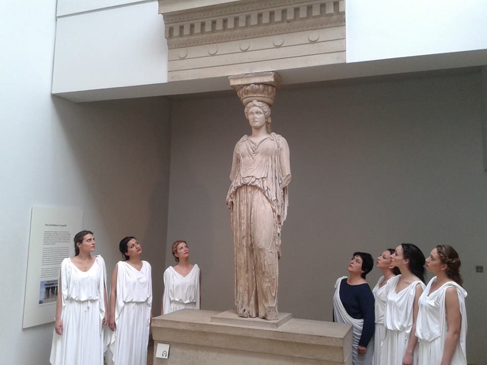 ΦΩΤΟ-Λονδίνο-Οι καρυάτιδες αναζήτησαν την αδελφή τους