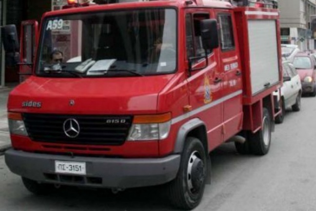 Στις φλόγες το Γαλατάκι Κορινθίας-Καίγεται σπίτι στο βουνό