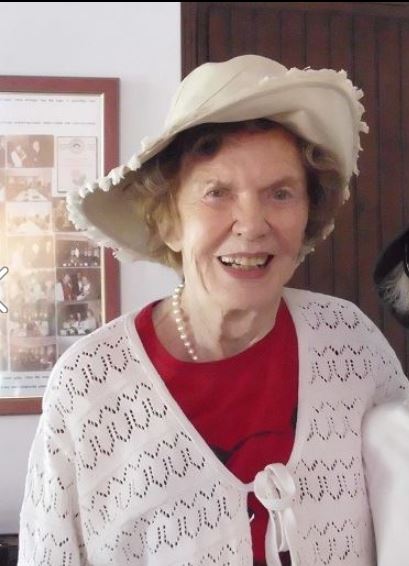 ΦΩΤΟ-Χαμογελαστή στο κτήμα της η Μαργαρίτα Παπανδρέου