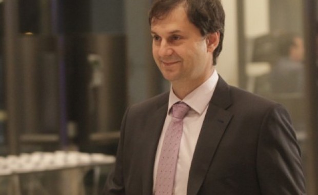 Θεοχάρης: “Φεύγω με ψηλά το κεφάλι”