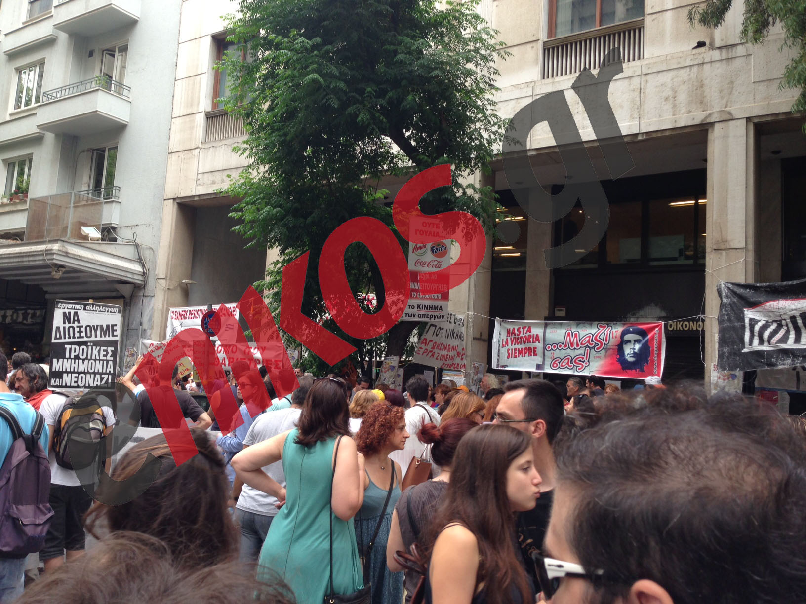 ΦΩΤΟ-Διαμαρτυρία των γιατρών στο υπουργείο Οικονομικών