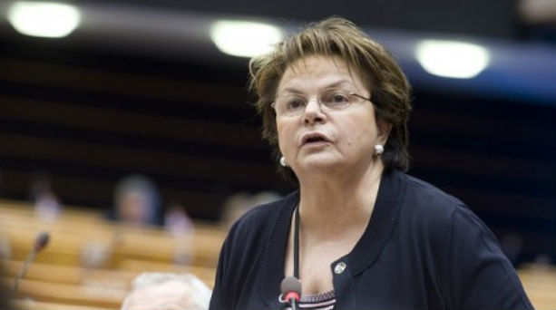 Όταν η Ν. Τζαβέλα διδάσκει πολιτικό ήθος…