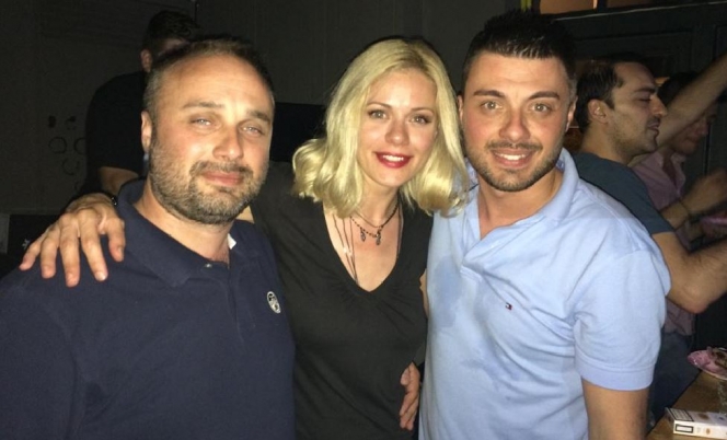 ΦΩΤΟ-Η Μακρυπούλια στα γενέθλια του αδελφού της