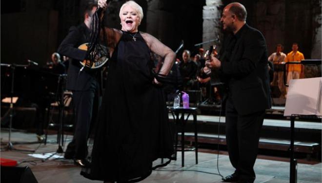 Με «Χιώτη μάμπο» ξεσήκωσε το Ηρώδειο η Μαίρη Λίντα