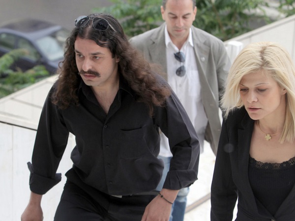 Τώρα- Aπολογείται ο Μπαρμπαρούσης