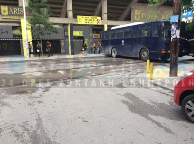 ΦΩΤΟ-Ισχυρές αστυνομικές δυνάμεις στο Βικελίδης