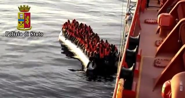 ΒΙΝΤΕΟ-Μετανάστες πνίγονται κατά τη διάσωσή τους