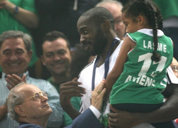 Ο Λάσμε συζητά με τον Παναθηναϊκό