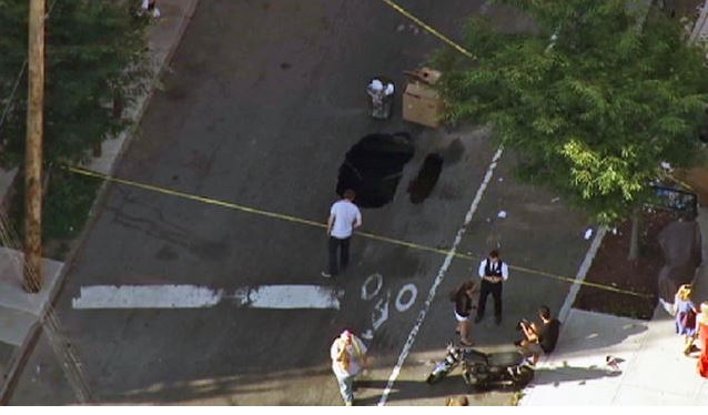 ΦΩΤΟ-Άνοιξε τεράστια τρύπα στον δρόμο