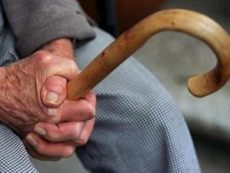 77χρονη σκότωσε με μπαστούνι τον 90χρονο άντρα της