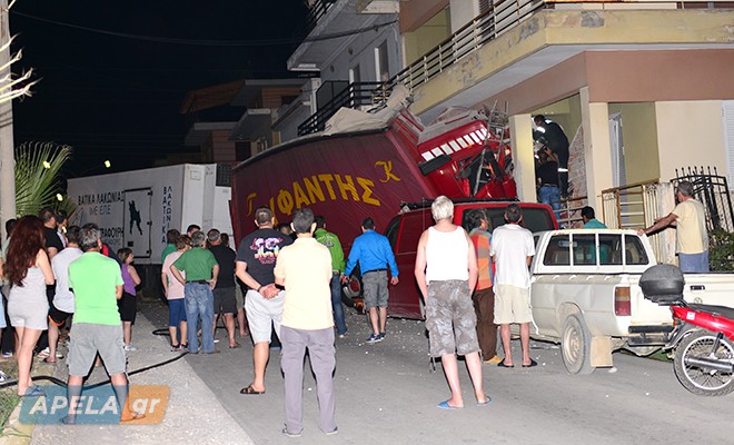 Νταλίκα “εισέβαλε” σε μονοκατοικία