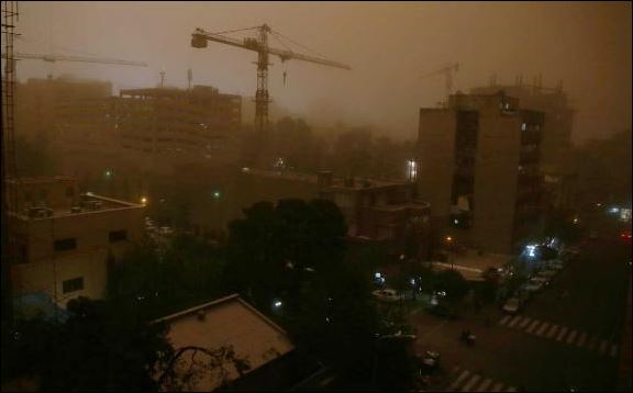 ΒΙΝΤΕΟ-5 νεκροί από αμμοθύελλα στην Τεχεράνη