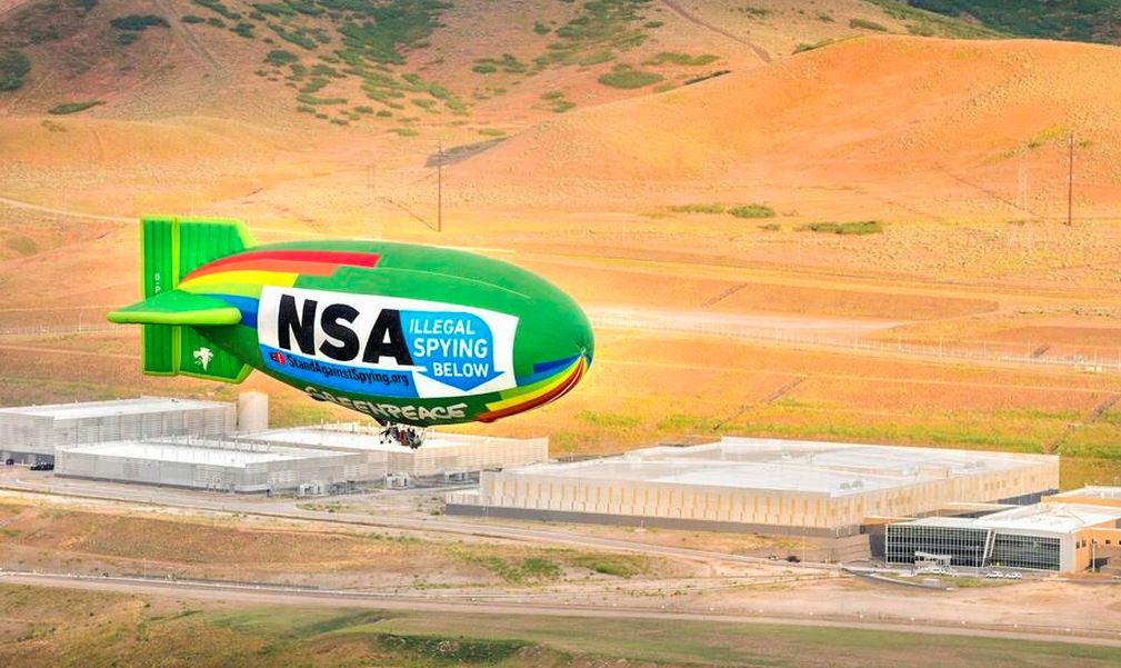 ΦΩΤΟ-Διαμαρτυρία… πάνω από τα γραφεία της NSA