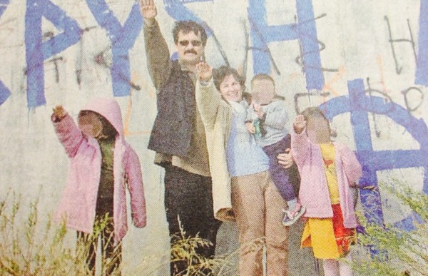 Νέες ΦΩΤΟ- Η οικογένεια του Χρήστου Παππά χαιρετά ναζιστικά