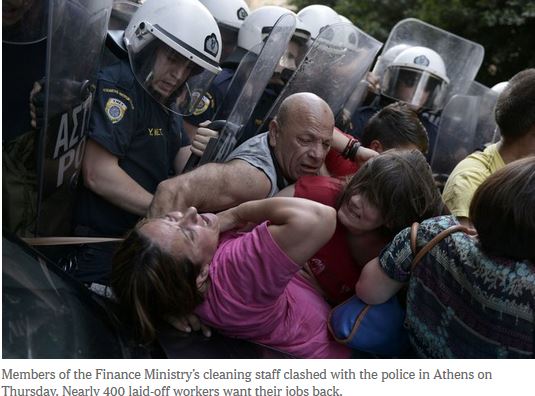 NewYorkTimes: Στην ελληνική δικαιοσύνη για τα μέτρα λιτότητας