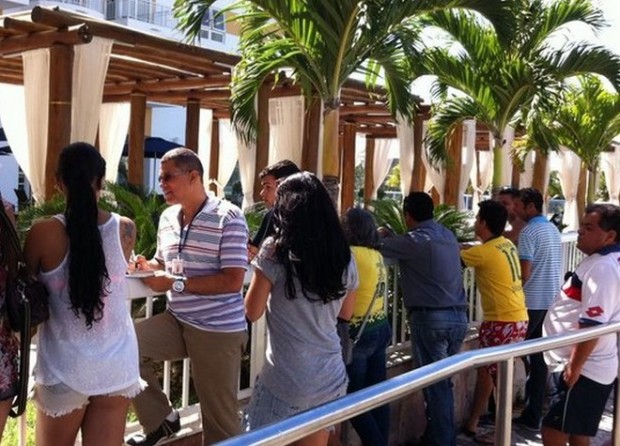 ΦΩΤΟ-“Πολιορκία” στο ξενοδοχείο της εθνικής