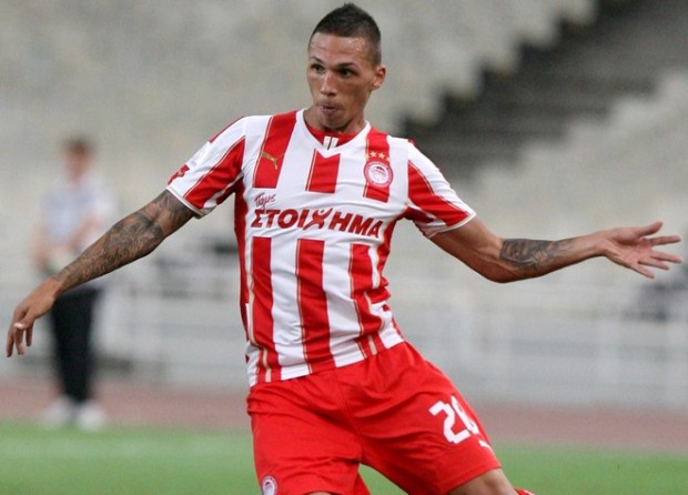 Ευχές Ολυμπιακού σε Χολέβα