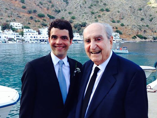 ΦΩΤΟ-Ο Μητσοτάκης με τον εγγονό του πριν από τον γάμο