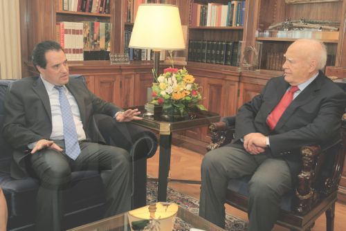 Ο Άδωνις στον Παπούλια για το… κάπνισμα