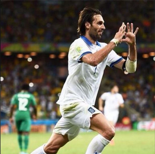 ΦΩΤΟ-Ακόμα πανηγυρίζουν για την εθνική στην Χαλκίδα